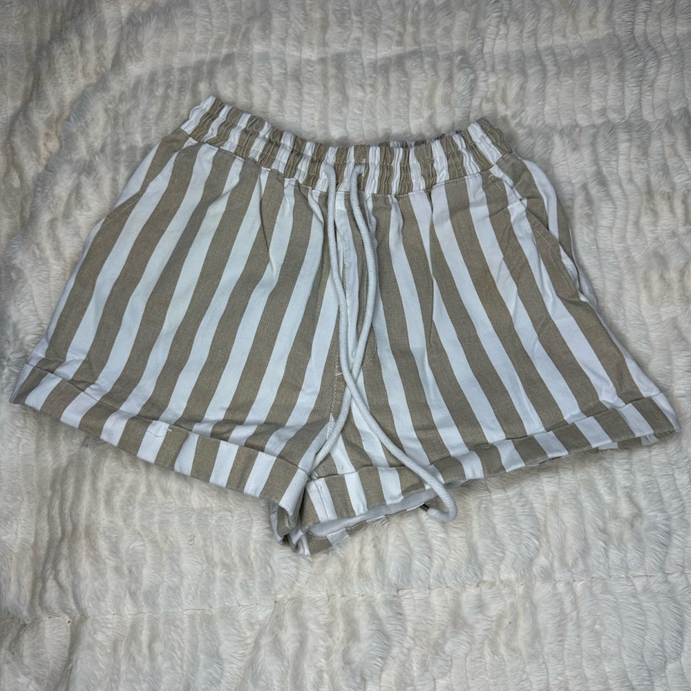 Stripe shorts ,khaki &white
